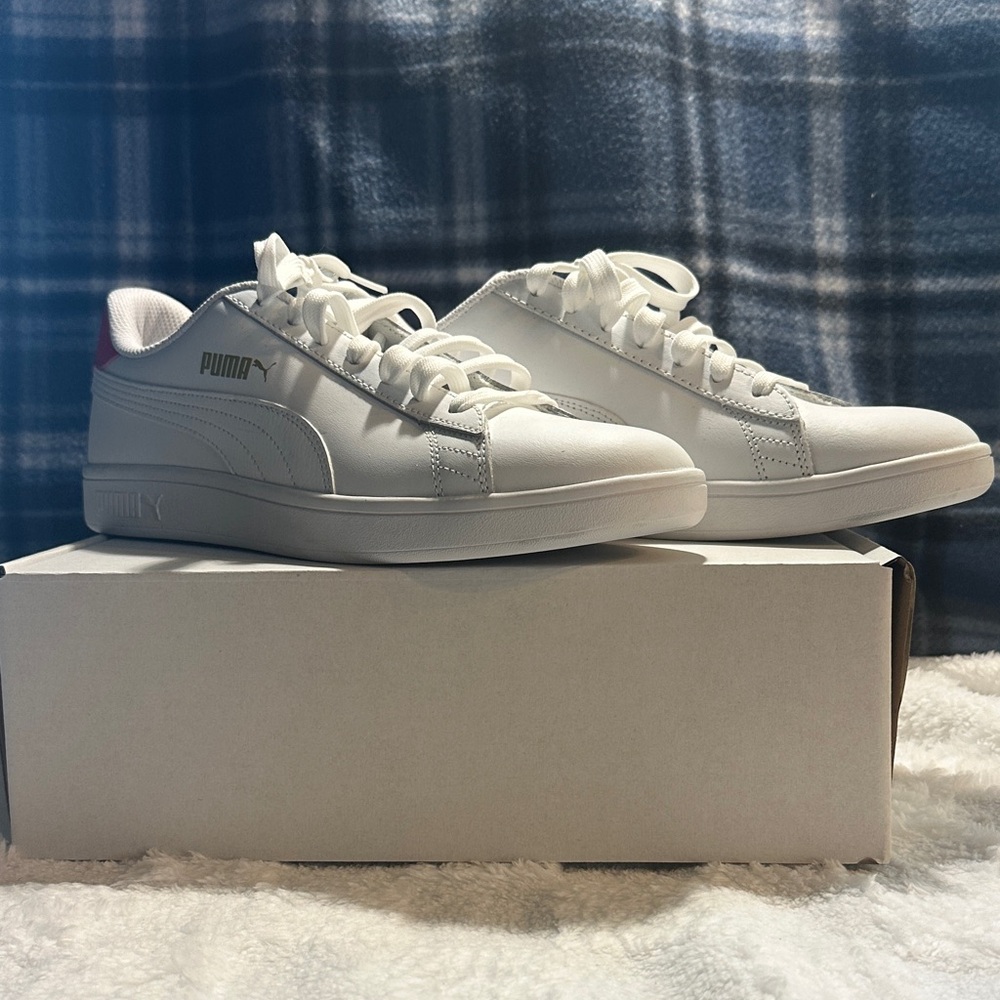 PUMA Men's White and Red Sneakers